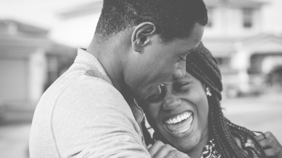 couple from BlackPeopleMeet hugging and laughing
