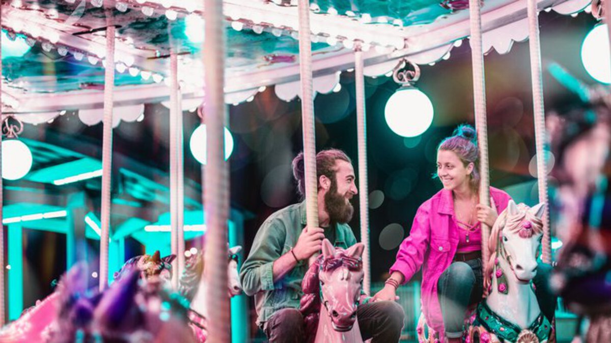 couple on a Tinder date at amusement park